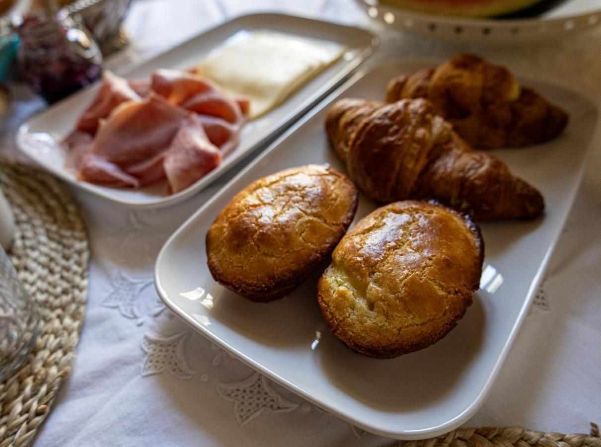 Palazzo Della Contessa - Suites & Breakfast Lecce Esterno foto