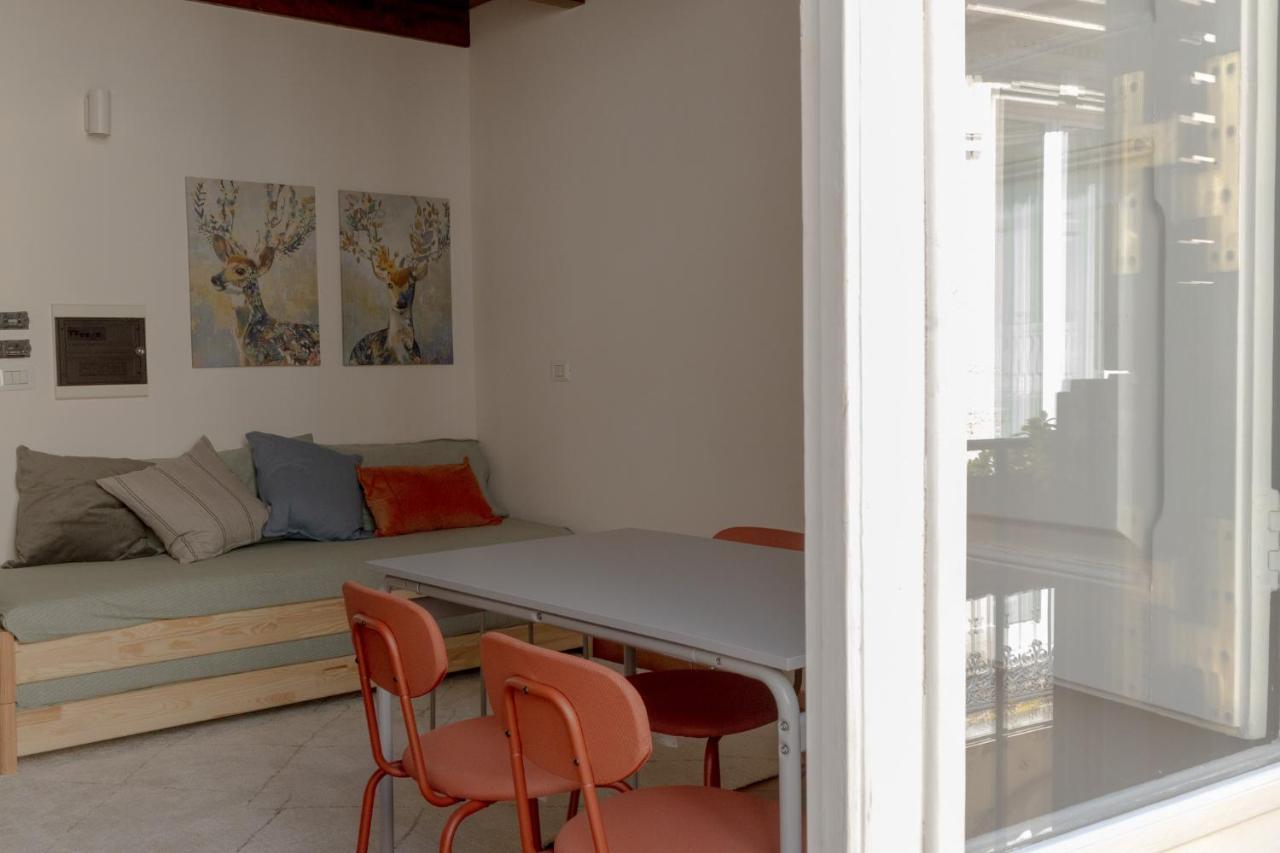 Palazzo Della Contessa - Suites & Breakfast Lecce Esterno foto