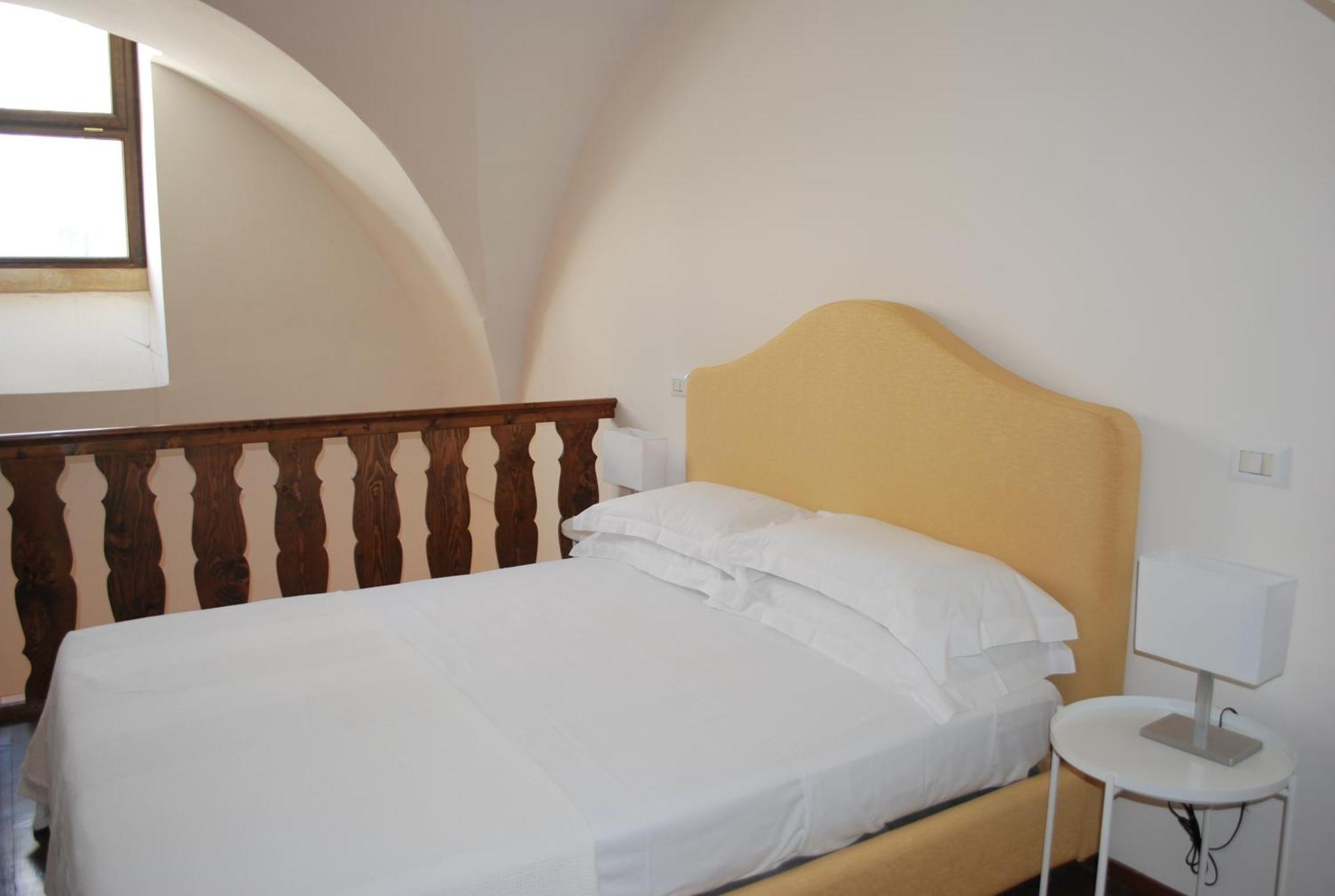 Palazzo Della Contessa - Suites & Breakfast Lecce Esterno foto