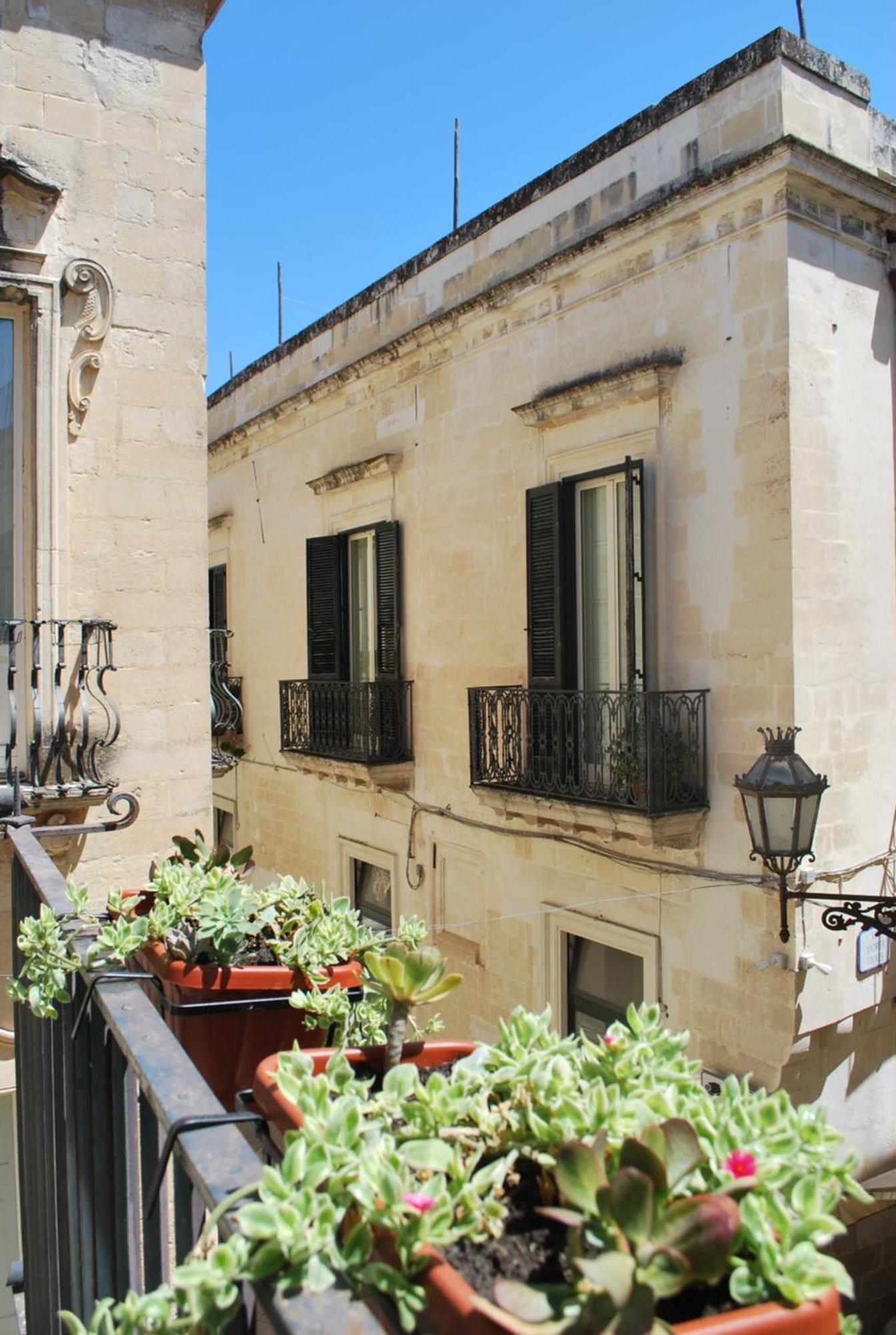 Palazzo Della Contessa - Suites & Breakfast Lecce Esterno foto