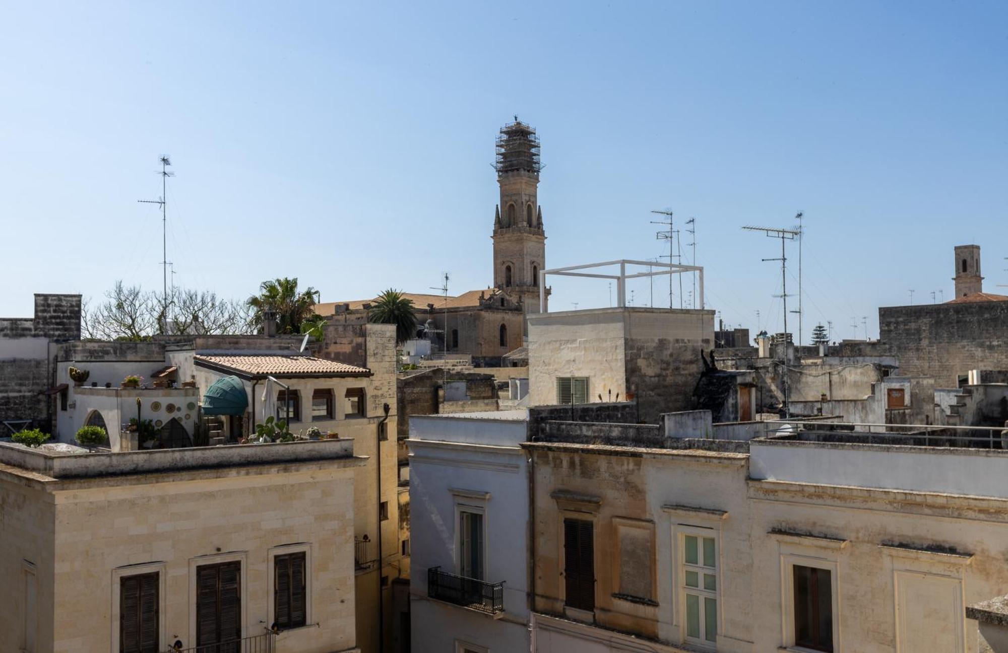 Palazzo Della Contessa - Suites & Breakfast Lecce Esterno foto