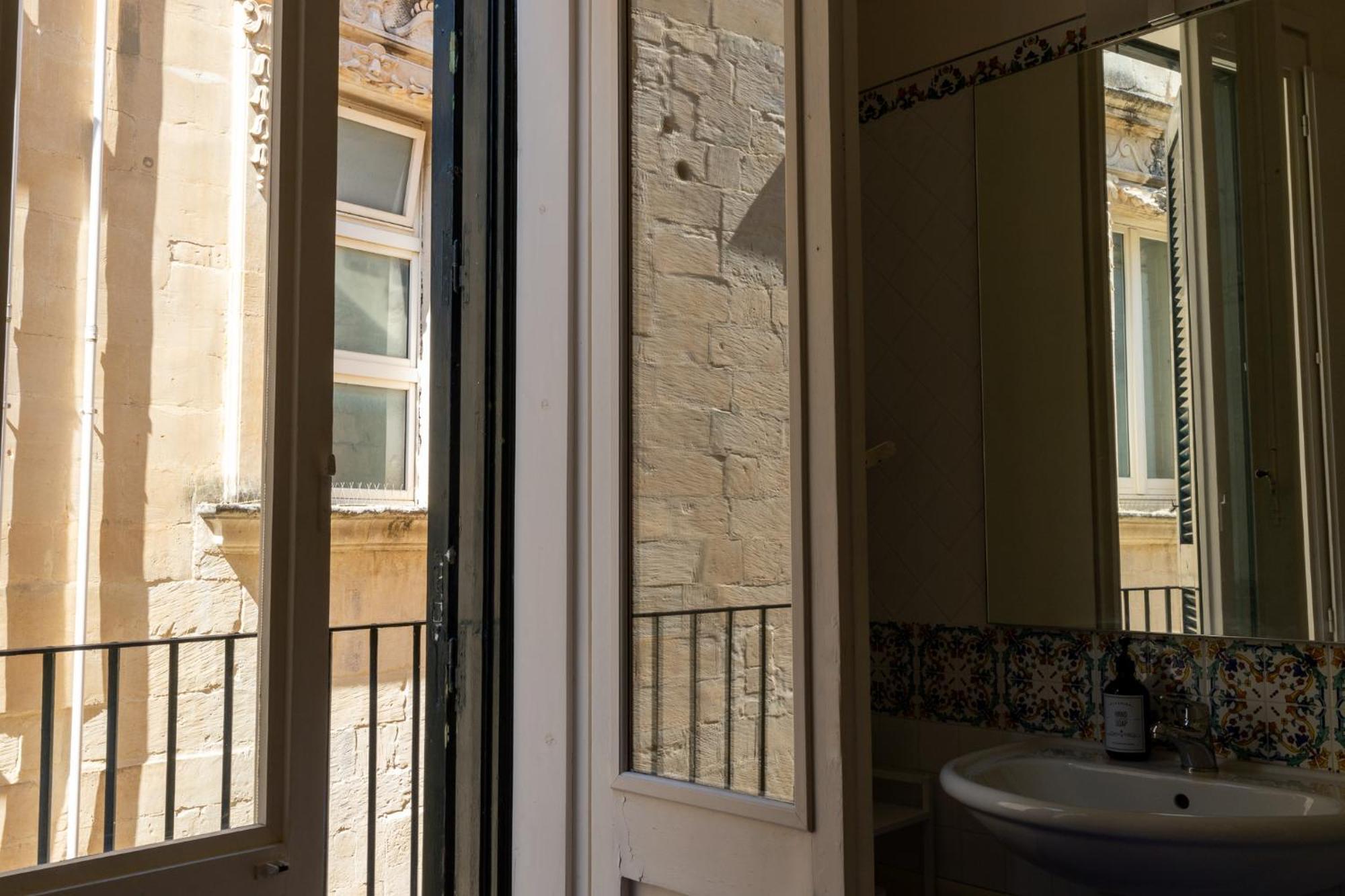Palazzo Della Contessa - Suites & Breakfast Lecce Esterno foto